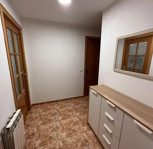 A Bright Spacious Flat For A Family شقة سالو