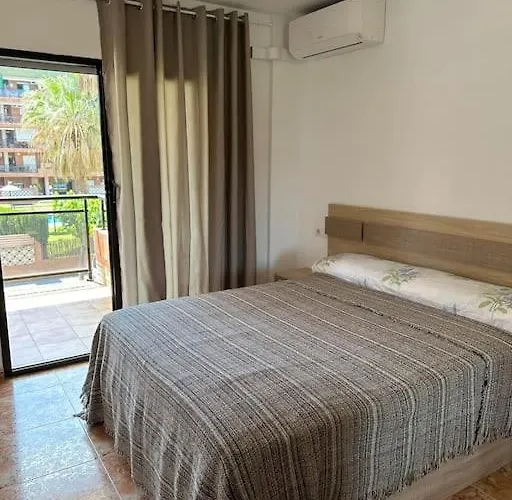 A Bright Spacious Flat For A Family * سالو