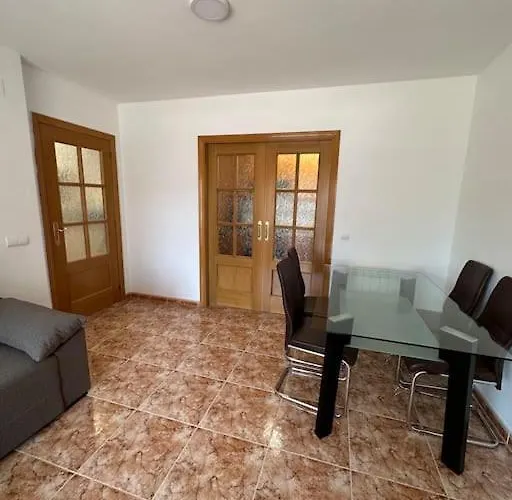 A Bright Spacious Flat For A Family * سالو