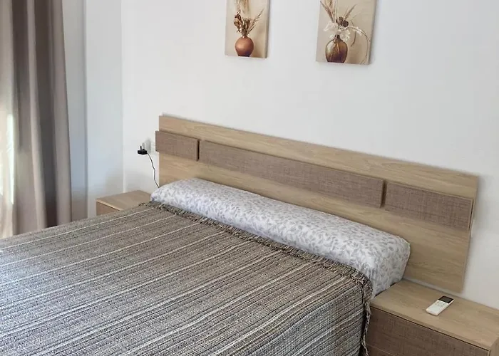 A Bright Spacious Flat For A Family شقة سالو