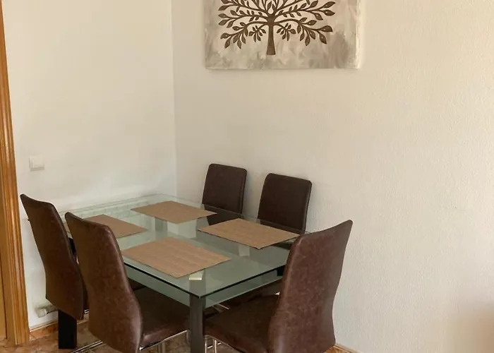 شقة A Bright Spacious Flat For A Family سالو